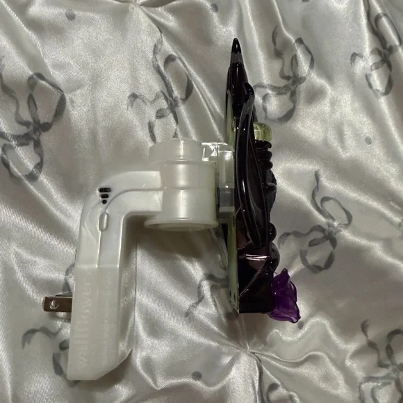 Bath & Body Works Disney Villains wallflower Maleficent light up plug in - Picture 4 of 7